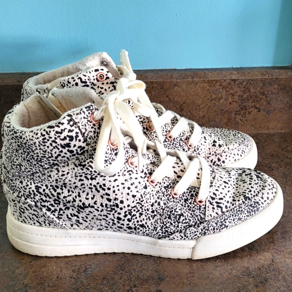 Roxy Animal Print High Top Lace Up Sneakers Size 8